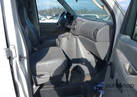 2004 Ford E-150 Commercial/Recreational z USA, uszkodzony, nr VIN 1FTRE14L54HB45884